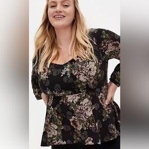 Torrid misses Sz large (0) skull floral motif blouse spooky Practical magic fun